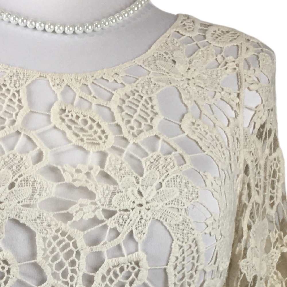 Anthro Finn & Clover Crochet 3/4 Sleeve Cotton Scallops Tassels Top size Medium - Picture 8 of 16